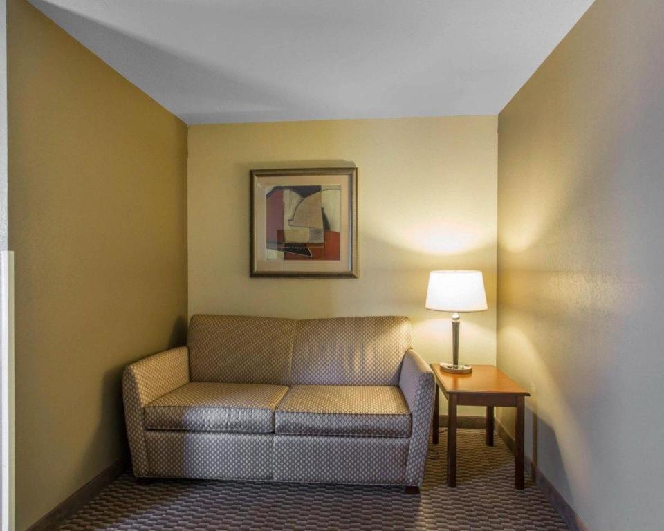 Comfort Inn & Suites Madisonville Eksteriør billede