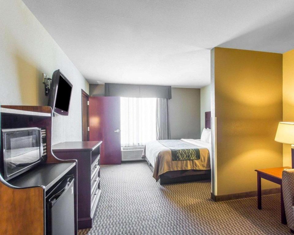 Comfort Inn & Suites Madisonville Eksteriør billede